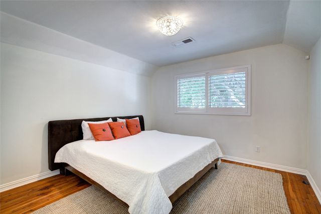 8415 Gladwood Lane, Dallas, TX 75243