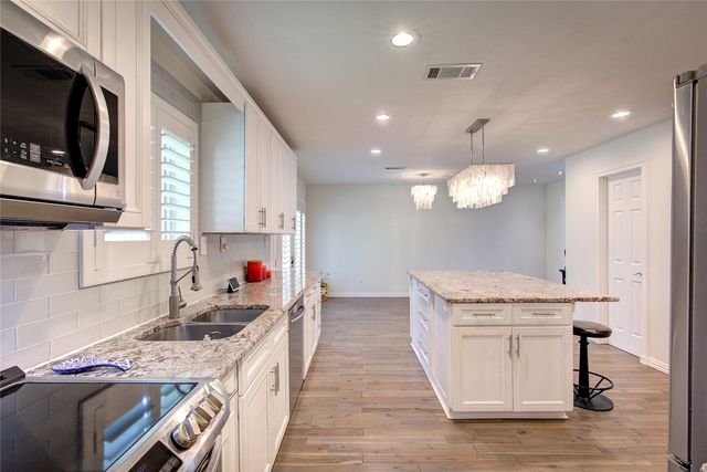 8415 Gladwood Lane, Dallas, TX 75243