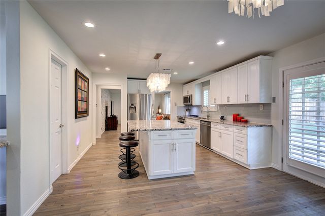 8415 Gladwood Lane, Dallas, TX 75243