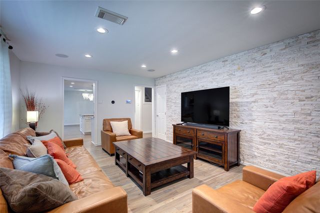 8415 Gladwood Lane, Dallas, TX 75243