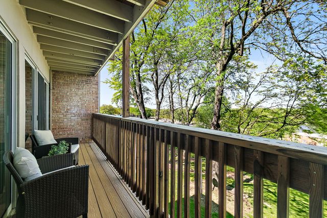 5803 Oakwood Drive C, Lisle, IL 60532