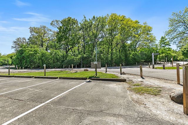 5803 Oakwood Drive C, Lisle, IL 60532