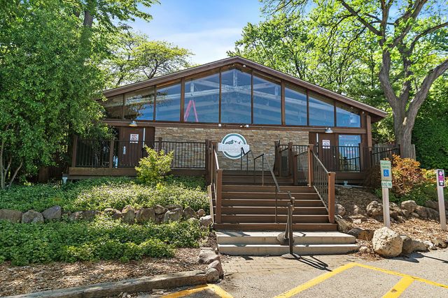 5803 Oakwood Drive C, Lisle, IL 60532