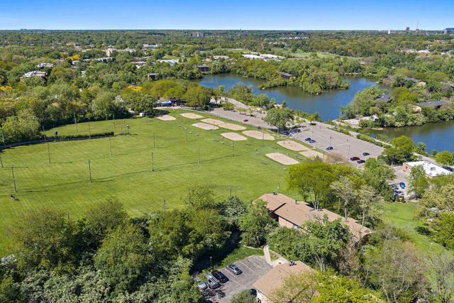 5803 Oakwood Drive C, Lisle, IL 60532