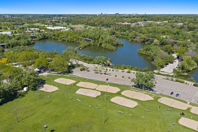 5803 Oakwood Drive C, Lisle, IL 60532
