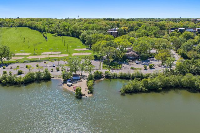 5803 Oakwood Drive C, Lisle, IL 60532