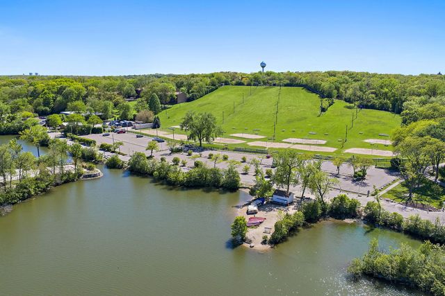 5803 Oakwood Drive C, Lisle, IL 60532