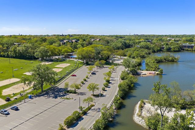 5803 Oakwood Drive C, Lisle, IL 60532
