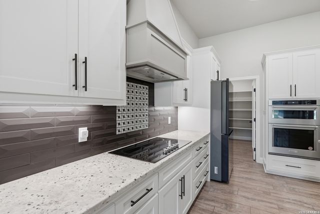104 HONDO RDG, La Vernia, TX 78121