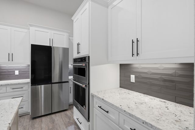 104 HONDO RDG, La Vernia, TX 78121