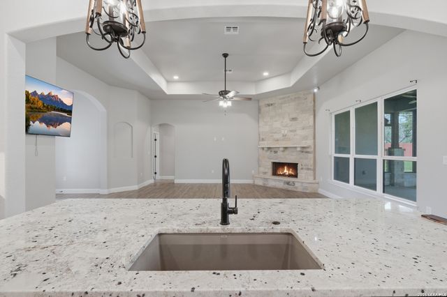 104 HONDO RDG, La Vernia, TX 78121