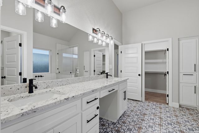 104 HONDO RDG, La Vernia, TX 78121