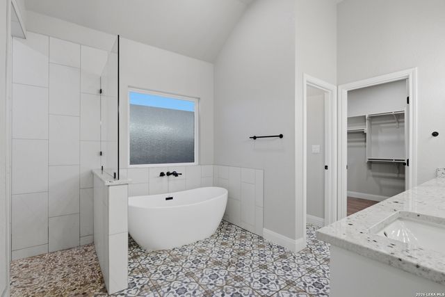 104 HONDO RDG, La Vernia, TX 78121
