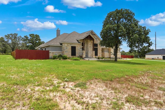 104 HONDO RDG, La Vernia, TX 78121