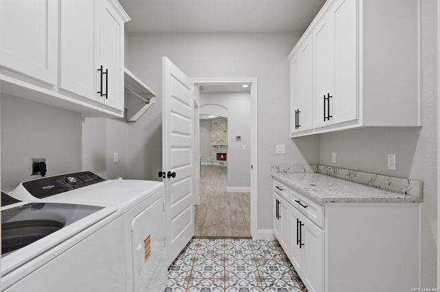 104 HONDO RDG, La Vernia, TX 78121