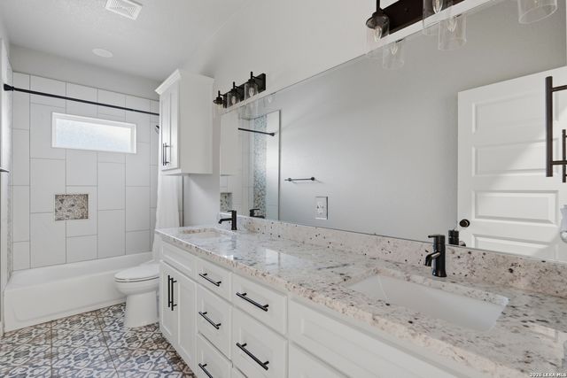 104 HONDO RDG, La Vernia, TX 78121