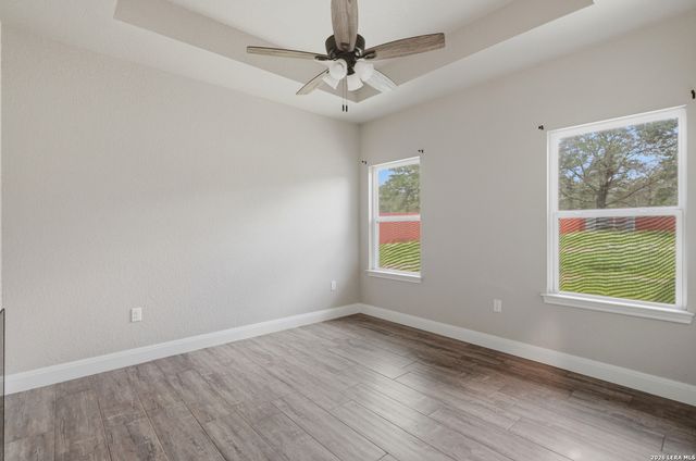 104 HONDO RDG, La Vernia, TX 78121