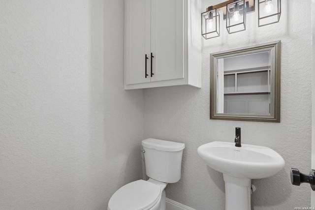 104 HONDO RDG, La Vernia, TX 78121