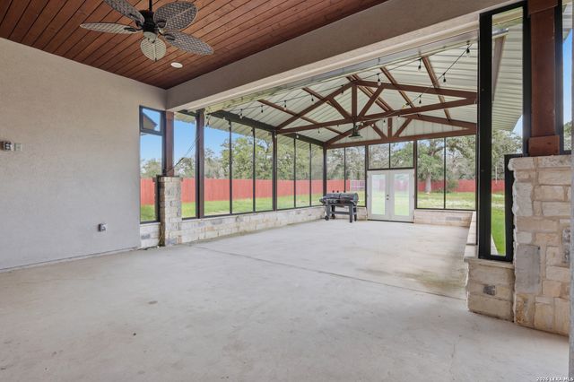104 HONDO RDG, La Vernia, TX 78121
