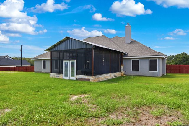 104 HONDO RDG, La Vernia, TX 78121