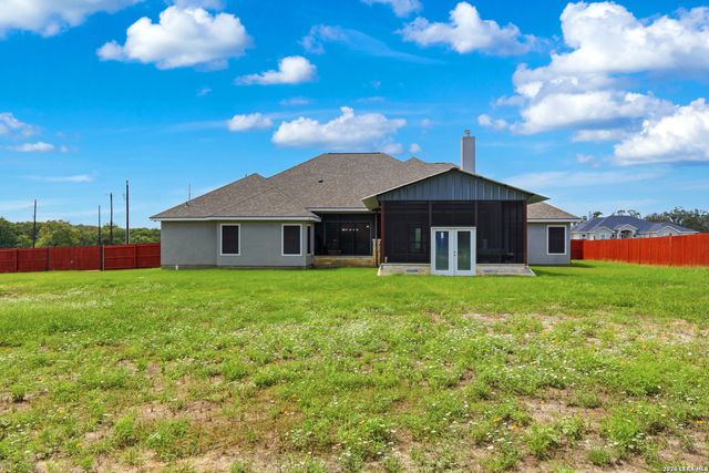 104 HONDO RDG, La Vernia, TX 78121
