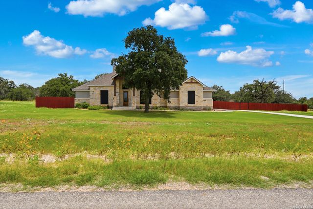 104 HONDO RDG, La Vernia, TX 78121