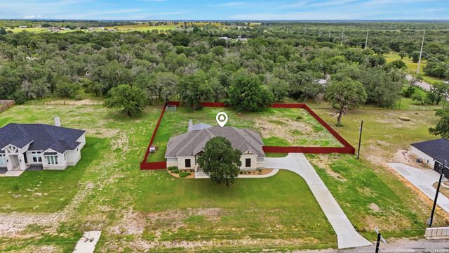 104 HONDO RDG, La Vernia, TX 78121