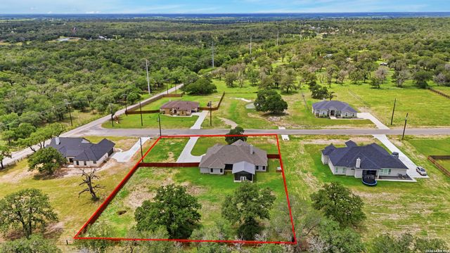 104 HONDO RDG, La Vernia, TX 78121
