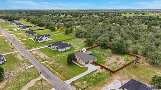 104 HONDO RDG, La Vernia, TX 78121