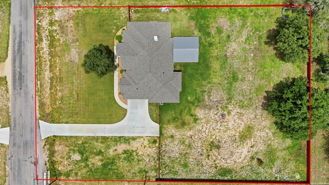 104 HONDO RDG, La Vernia, TX 78121