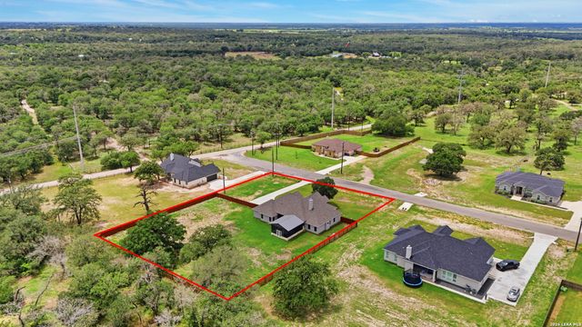 104 HONDO RDG, La Vernia, TX 78121