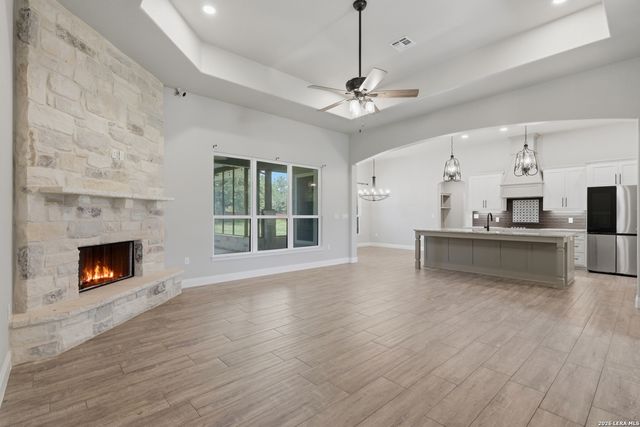 104 HONDO RDG, La Vernia, TX 78121