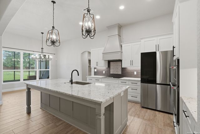 104 HONDO RDG, La Vernia, TX 78121