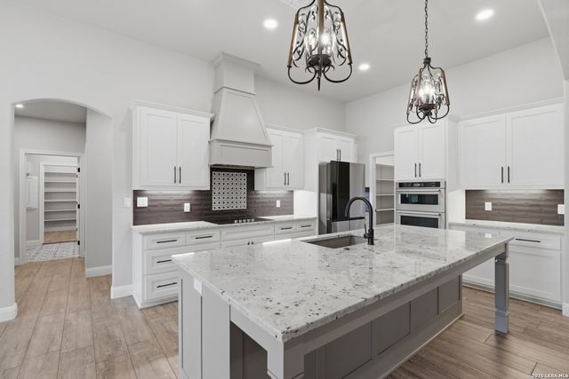 104 HONDO RDG, La Vernia, TX 78121