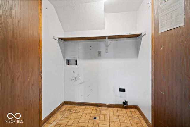 8733 Caplock Lane, Indianapolis, IN 46256