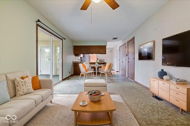 8733 Caplock Lane, Indianapolis, IN 46256