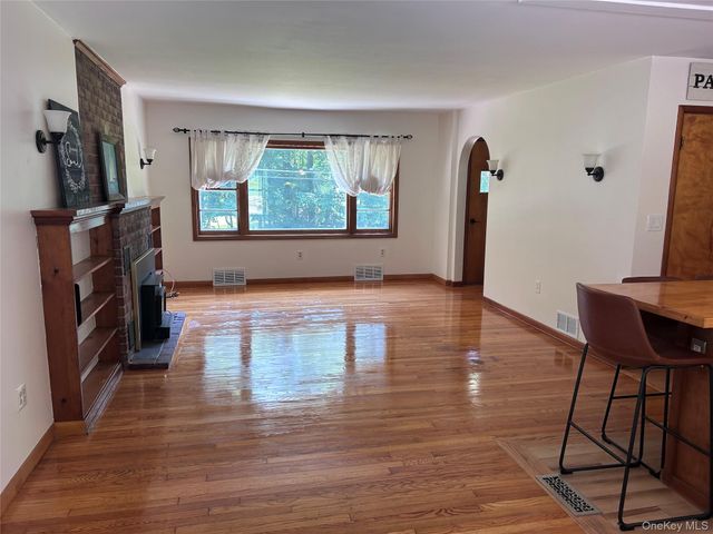 4 Petticoat Lane, Beacon, NY 12508