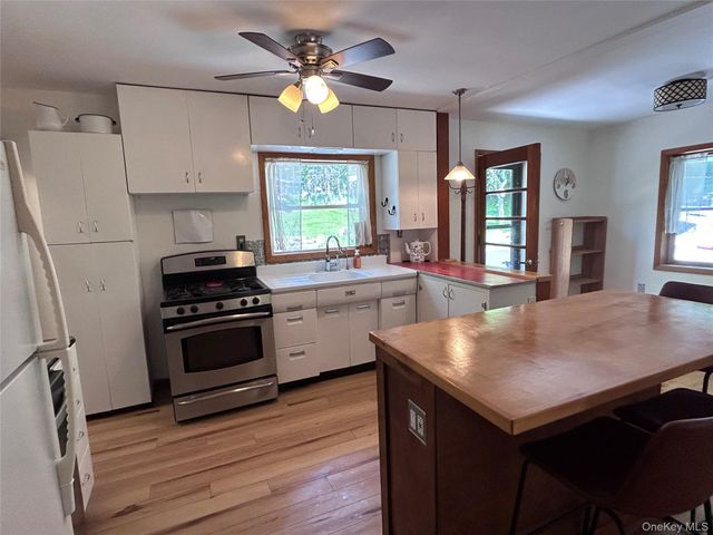 4 Petticoat Lane, Beacon, NY 12508