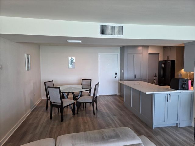 500 TREASURE ISLAND CAUSEWAY 307, Treasure Island, FL 33706