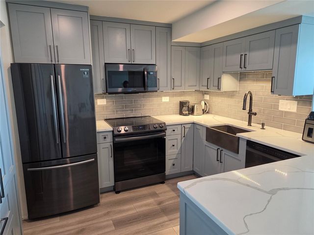 500 TREASURE ISLAND CAUSEWAY 307, Treasure Island, FL 33706