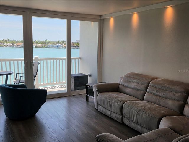 500 TREASURE ISLAND CAUSEWAY 307, Treasure Island, FL 33706