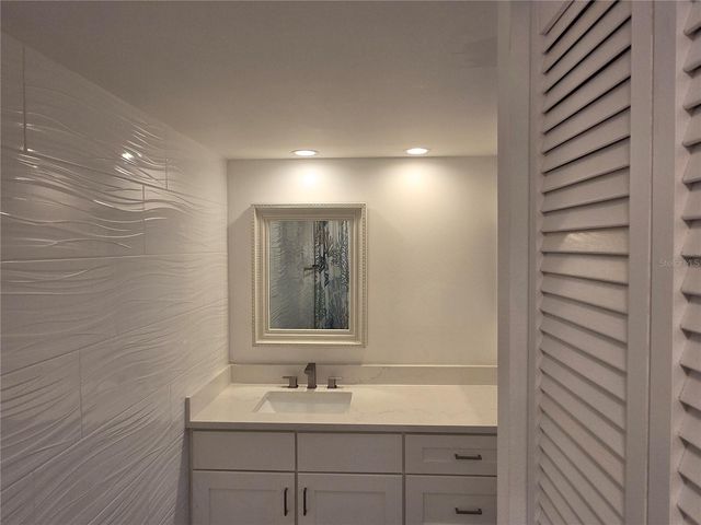 500 TREASURE ISLAND CAUSEWAY 307, Treasure Island, FL 33706