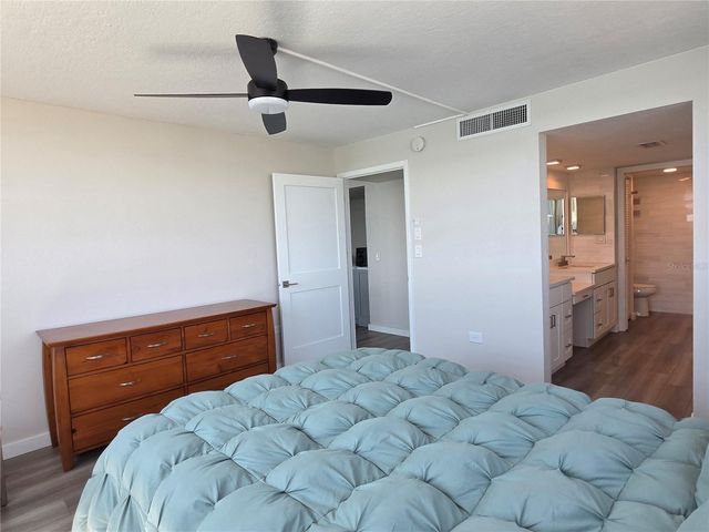 500 TREASURE ISLAND CAUSEWAY 307, Treasure Island, FL 33706