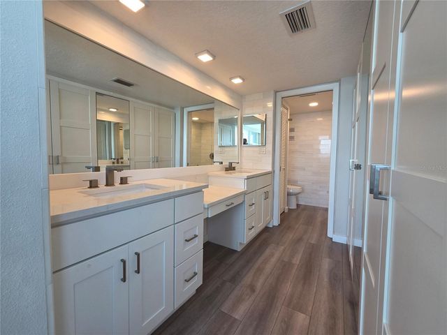 500 TREASURE ISLAND CAUSEWAY 307, Treasure Island, FL 33706