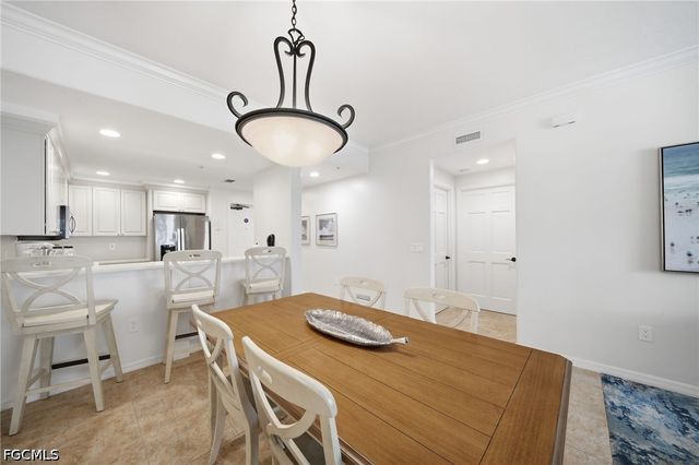 221 9th ST S 206, Naples, FL 34102
