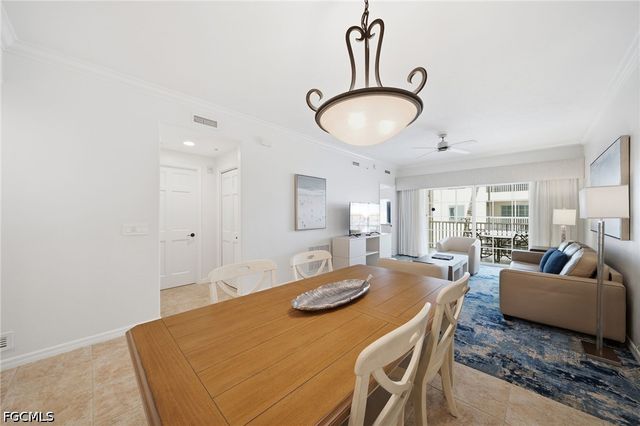 221 9th ST S 206, Naples, FL 34102