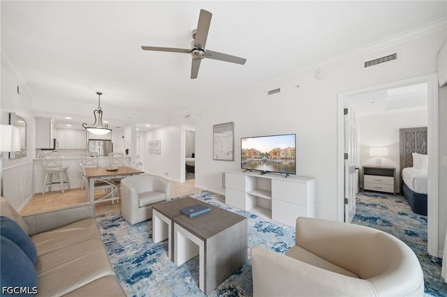 221 9th ST S 206, Naples, FL 34102