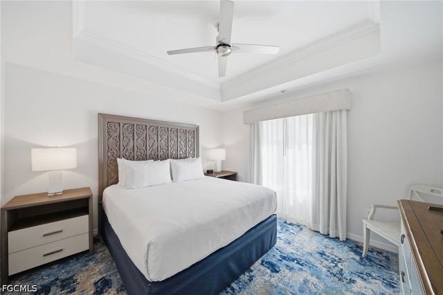 221 9th ST S 206, Naples, FL 34102