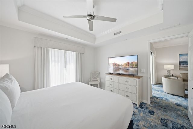 221 9th ST S 206, Naples, FL 34102