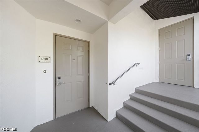 221 9th ST S 206, Naples, FL 34102